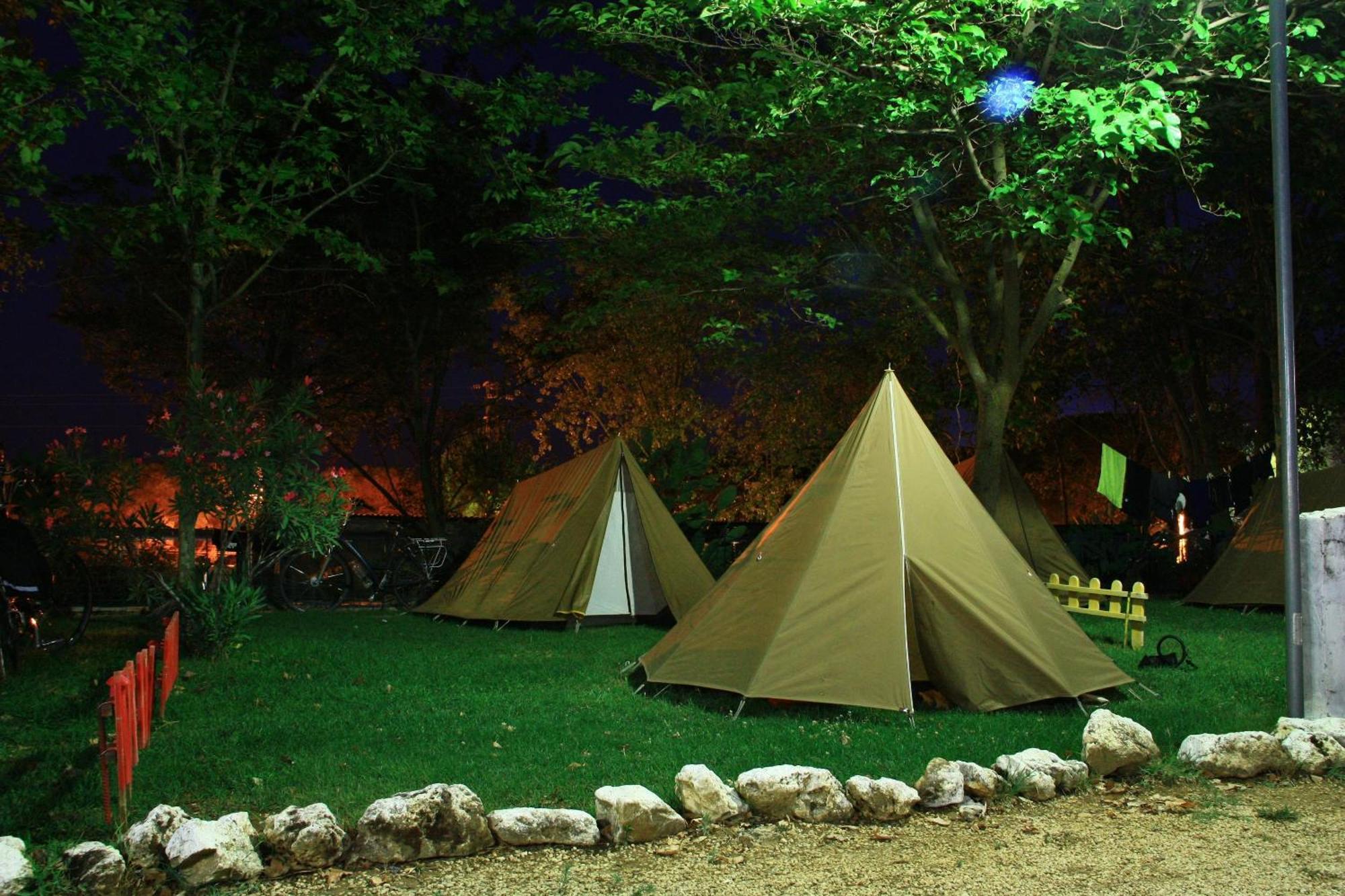 Camping Sierra De Las Nieves Yunquera Luaran gambar