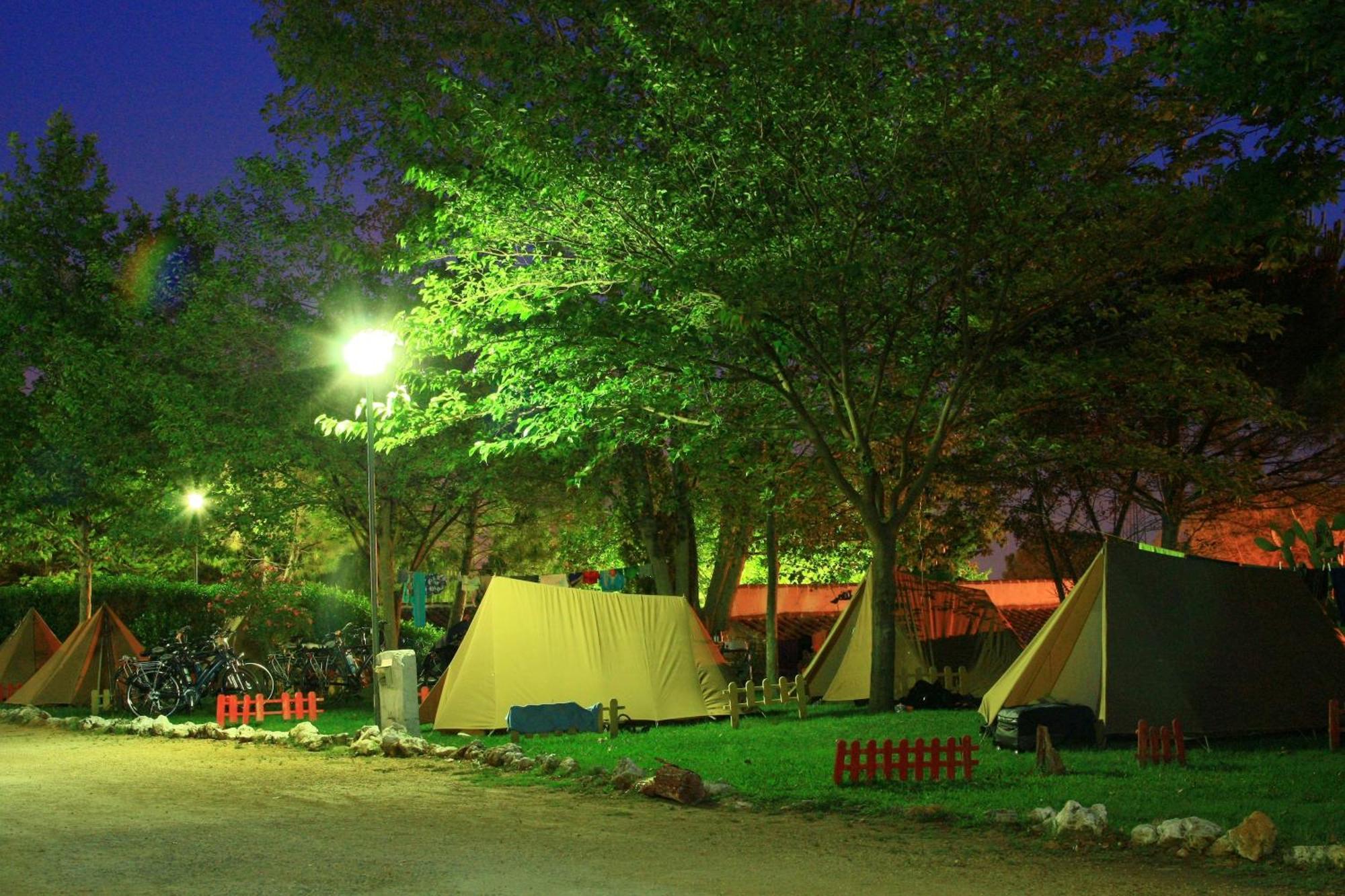Camping Sierra De Las Nieves Yunquera Luaran gambar